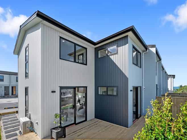 23/929-933 East Coast Road, Torbay