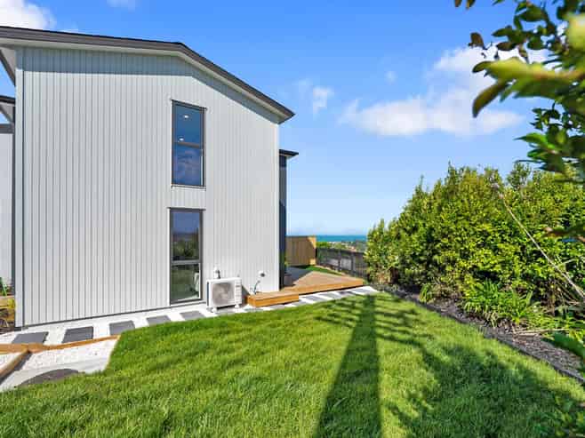 23/929-933 East Coast Road, Torbay