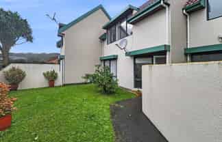 16 McBain Grove, Avalon