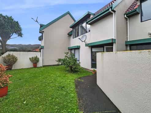 16 McBain Grove, Avalon