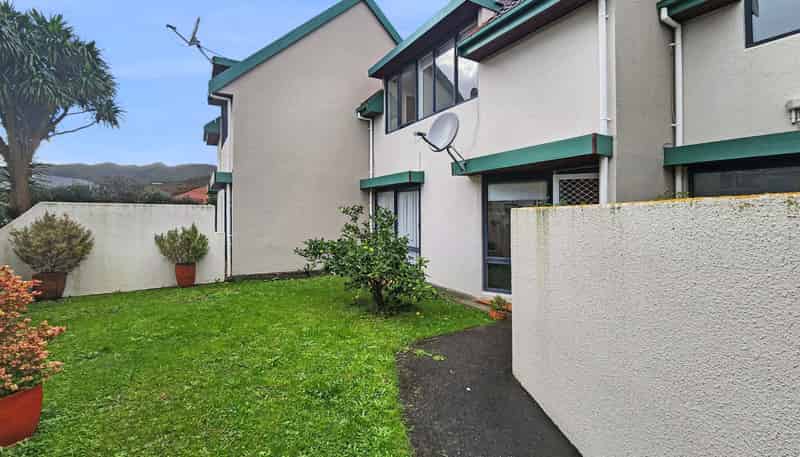 16 McBain Grove, Avalon