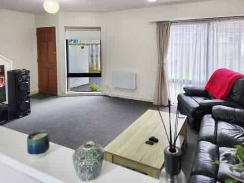 16 McBain Grove, Avalon