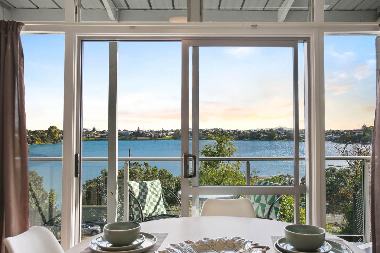 Uber Cool with Breathtaking Water Views - Widok 2