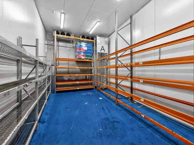 Large freehold industrial with vacant possession