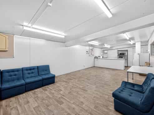 Large freehold industrial with scale