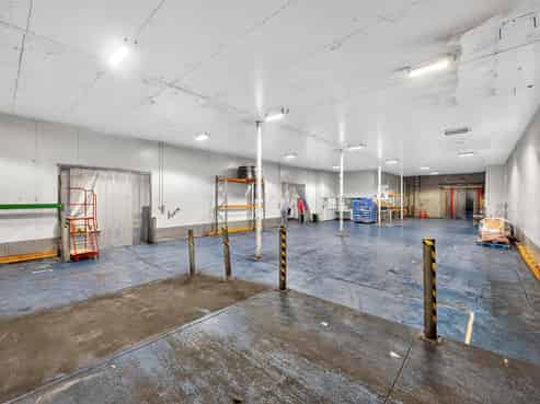 Large freehold industrial with scale