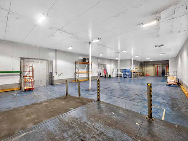 Large freehold industrial with vacant possession