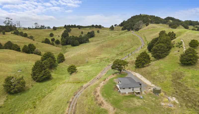 600 Crows Nest Road, Hukerenui