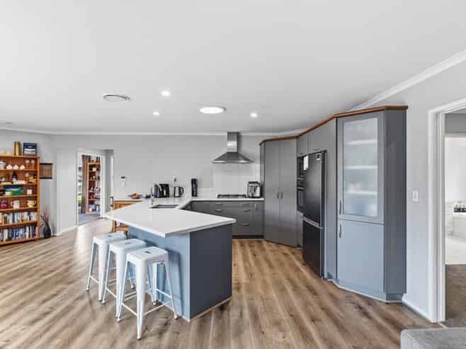 27 Somerton Drive, Huntington