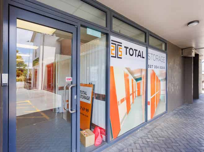 RETAIL PLUS LOCKER BUSINESS IN ONE PACKAGE
