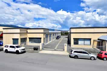 72 m2 Storage Unit - Great Buying