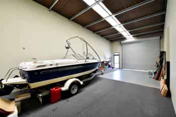 72 m2 Storage Unit - Great Buying