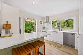 70 Seaview Road, Piha