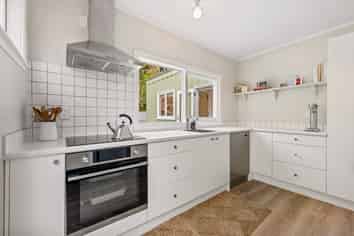 70 Seaview Road, Piha