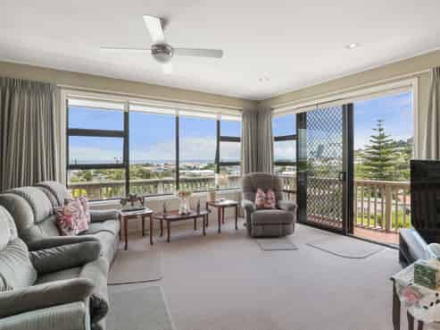 606 Richmond Street, Thames