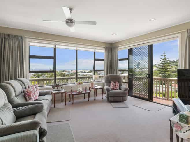 606 Richmond Street, Thames