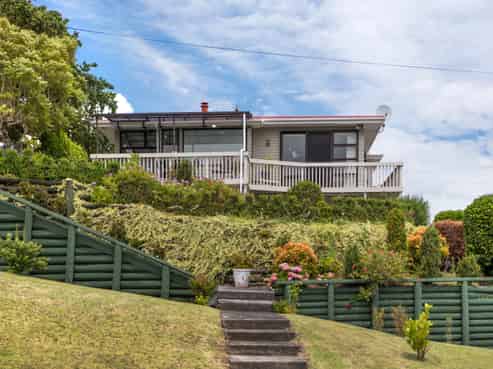 606 Richmond Street, Thames