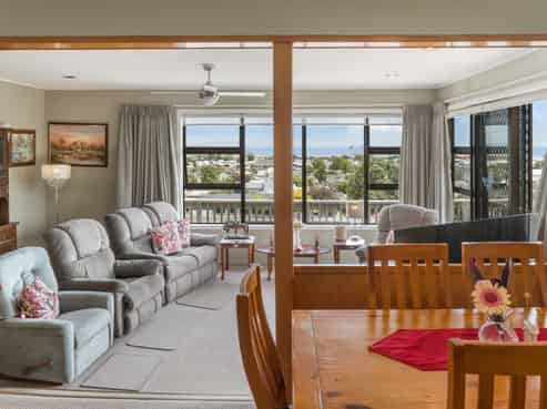 606 Richmond Street, Thames