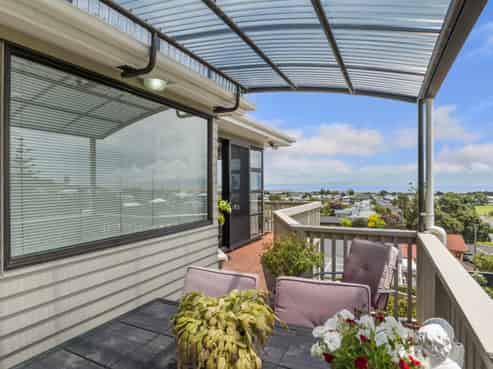 606 Richmond Street, Thames