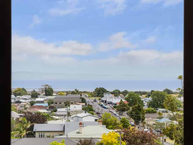 606 Richmond Street, Thames