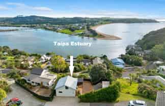 7 Bush Point Road, Cable Bay