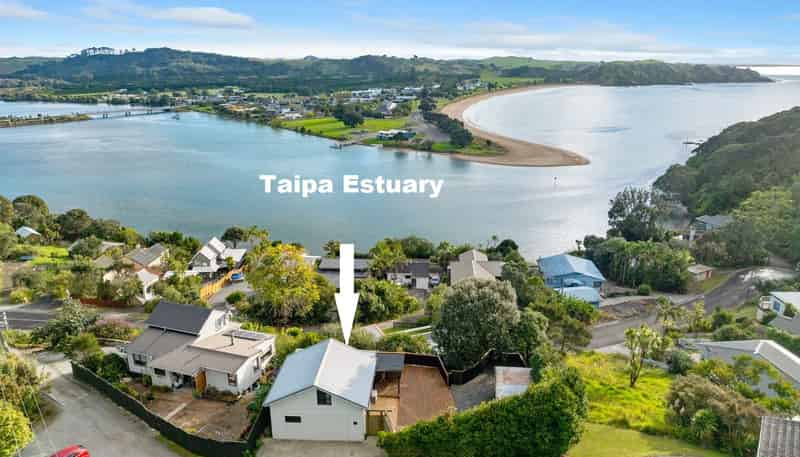 7 Bush Point Road, Cable Bay