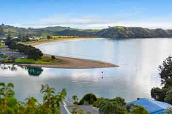 7 Bush Point Road, Cable Bay