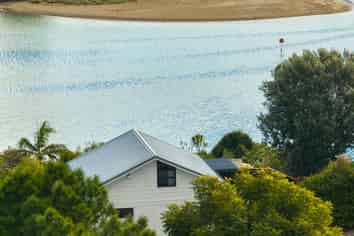 7 Bush Point Road, Cable Bay