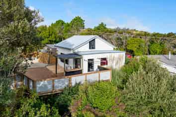 7 Bush Point Road, Cable Bay