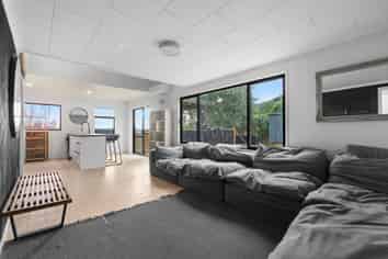 7 Bush Point Road, Cable Bay