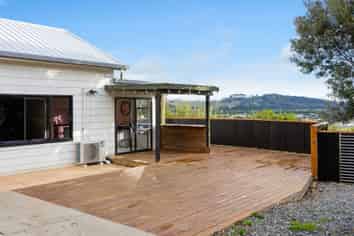 7 Bush Point Road, Cable Bay