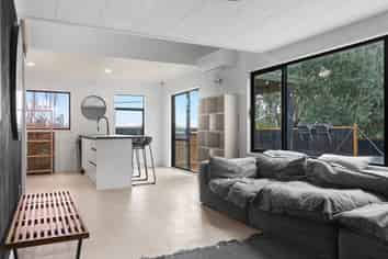 7 Bush Point Road, Cable Bay