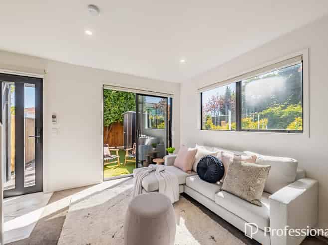 2/97 Whites Line East, Waiwhetu