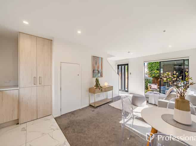 2/97 Whites Line East, Waiwhetu