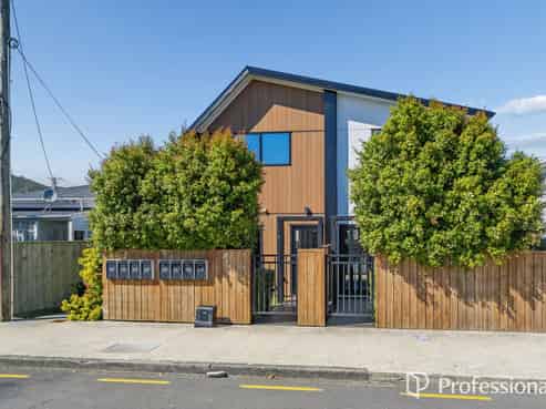 2/97 Whites Line East, Waiwhetu