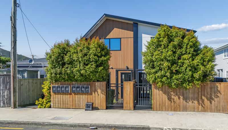 2/97 Whites Line East, Waiwhetu