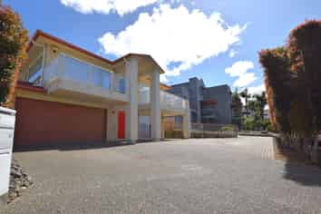 14 Provence Esplanade, Te Atatu Peninsula