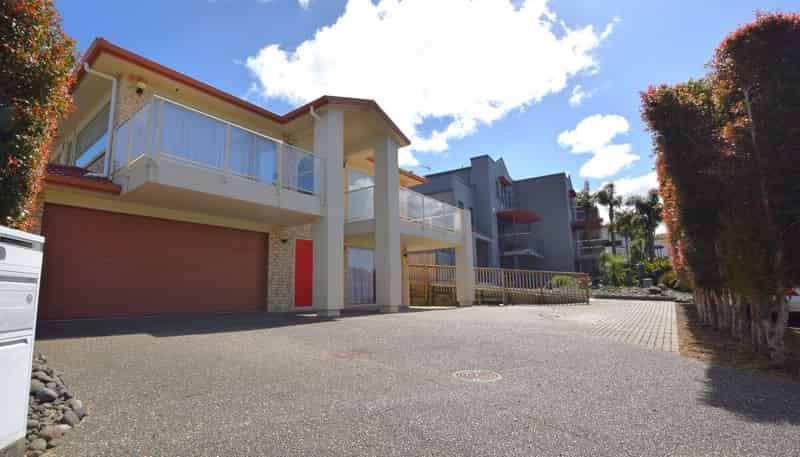 14 Provence Esplanade, Te Atatu Peninsula