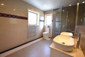 14 Provence Esplanade, Te Atatu Peninsula