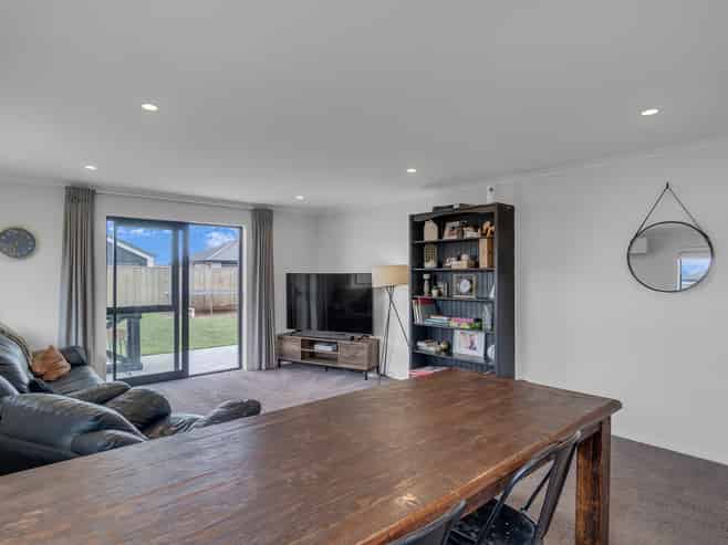 46 Chambers Avenue, Woodend