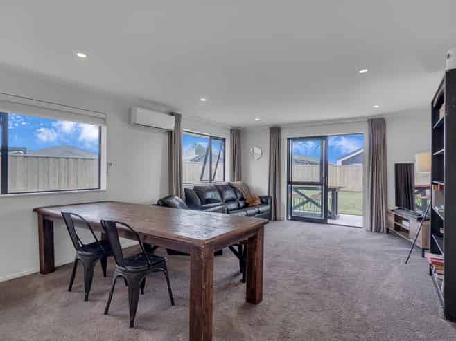 46 Chambers Avenue, Woodend