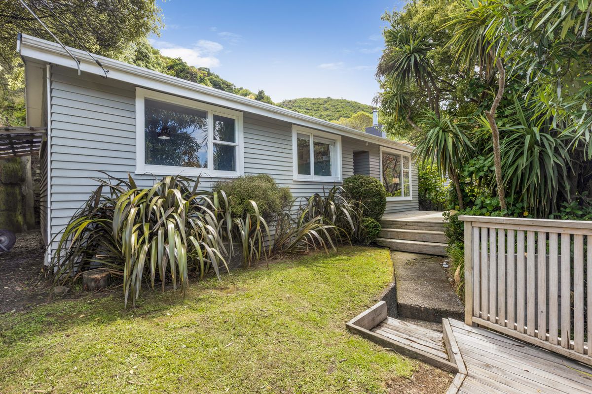 Affordable Charm with Sun, Location & Privacy - Pohľad 2