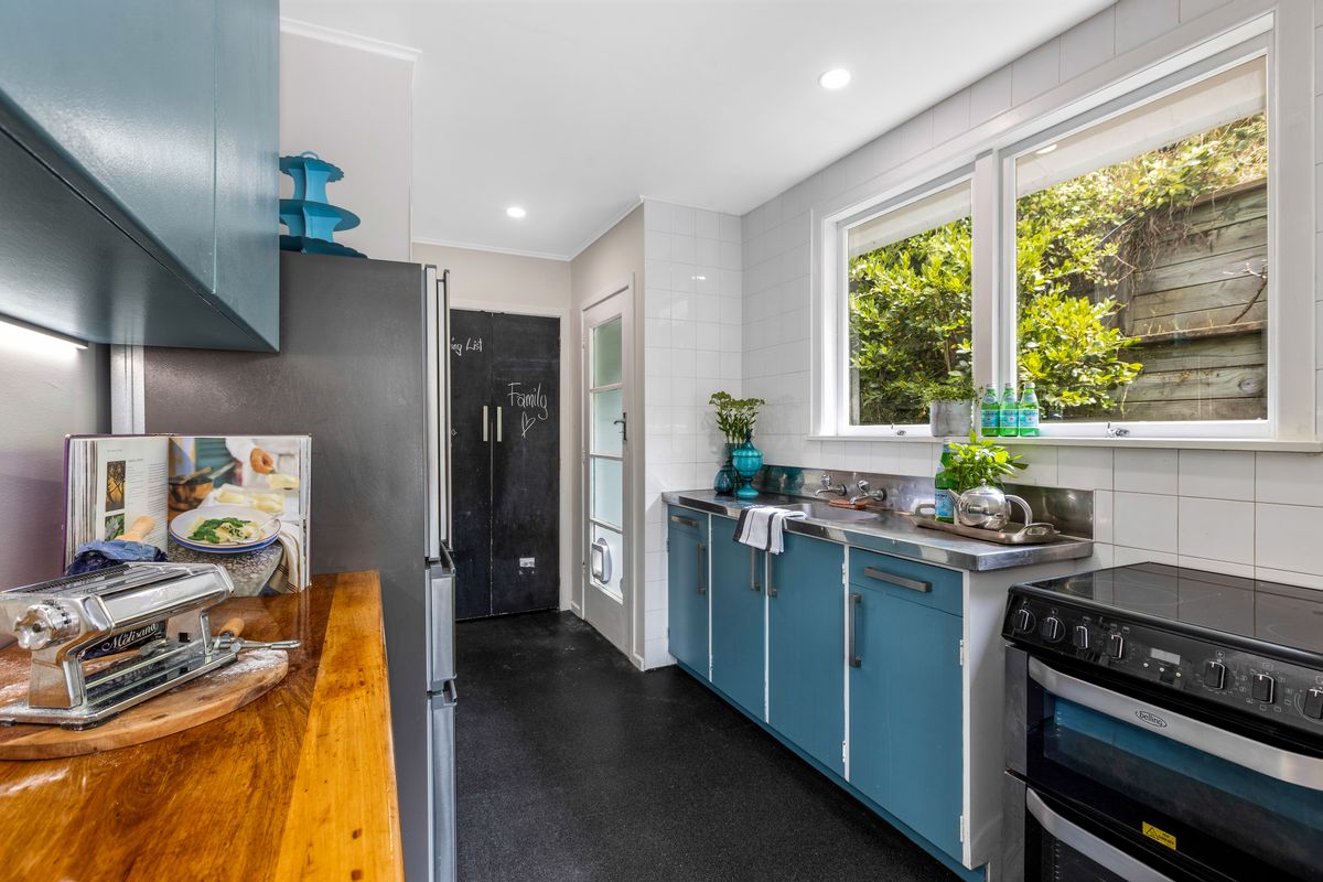 Affordable Charm with Sun, Location & Privacy - Pohľad 4