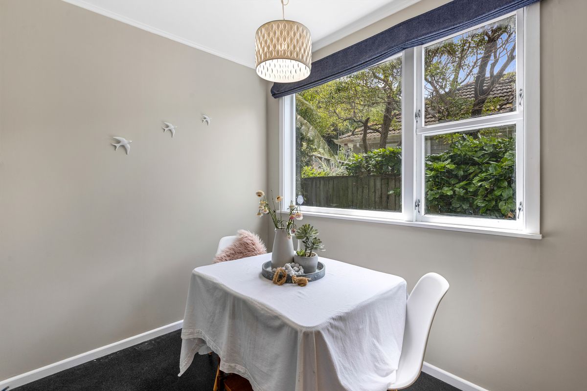 Affordable Charm with Sun, Location & Privacy - Pohľad 6