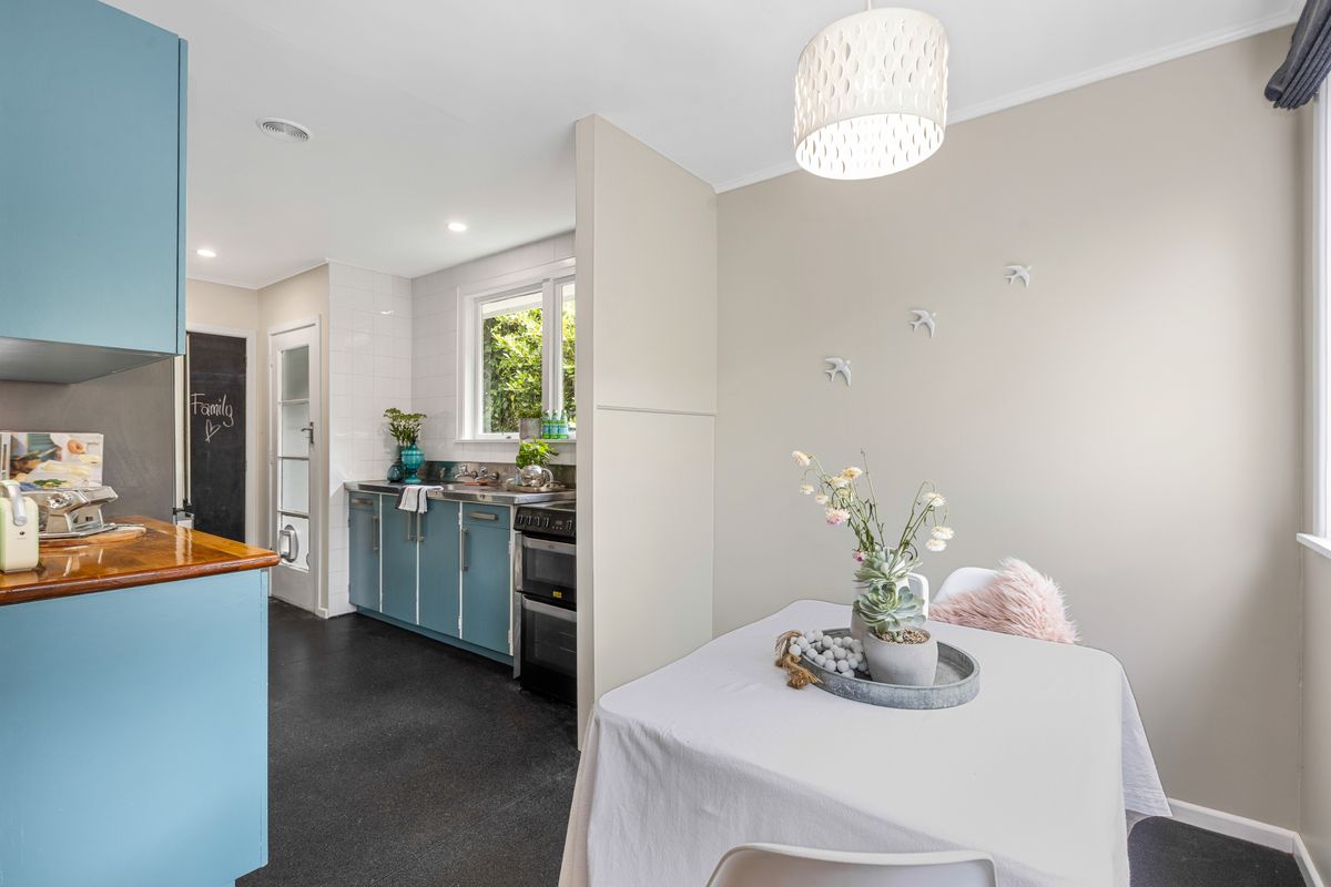 Affordable Charm with Sun, Location & Privacy - Viac