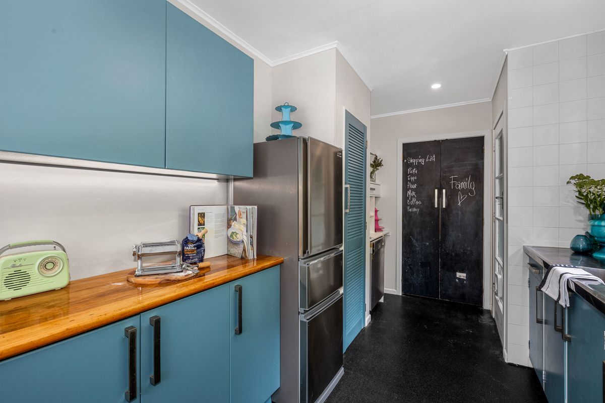 Affordable Charm with Sun, Location & Privacy - Pohľad 5