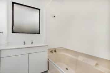 2/30 Gloucester Road, Manurewa