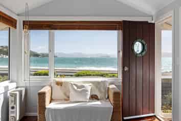 39 Marine Parade, Seatoun