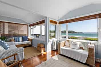 39 Marine Parade, Seatoun