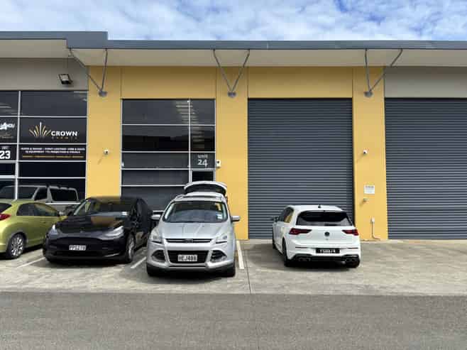 Versatile Unit in Grenada Business Park